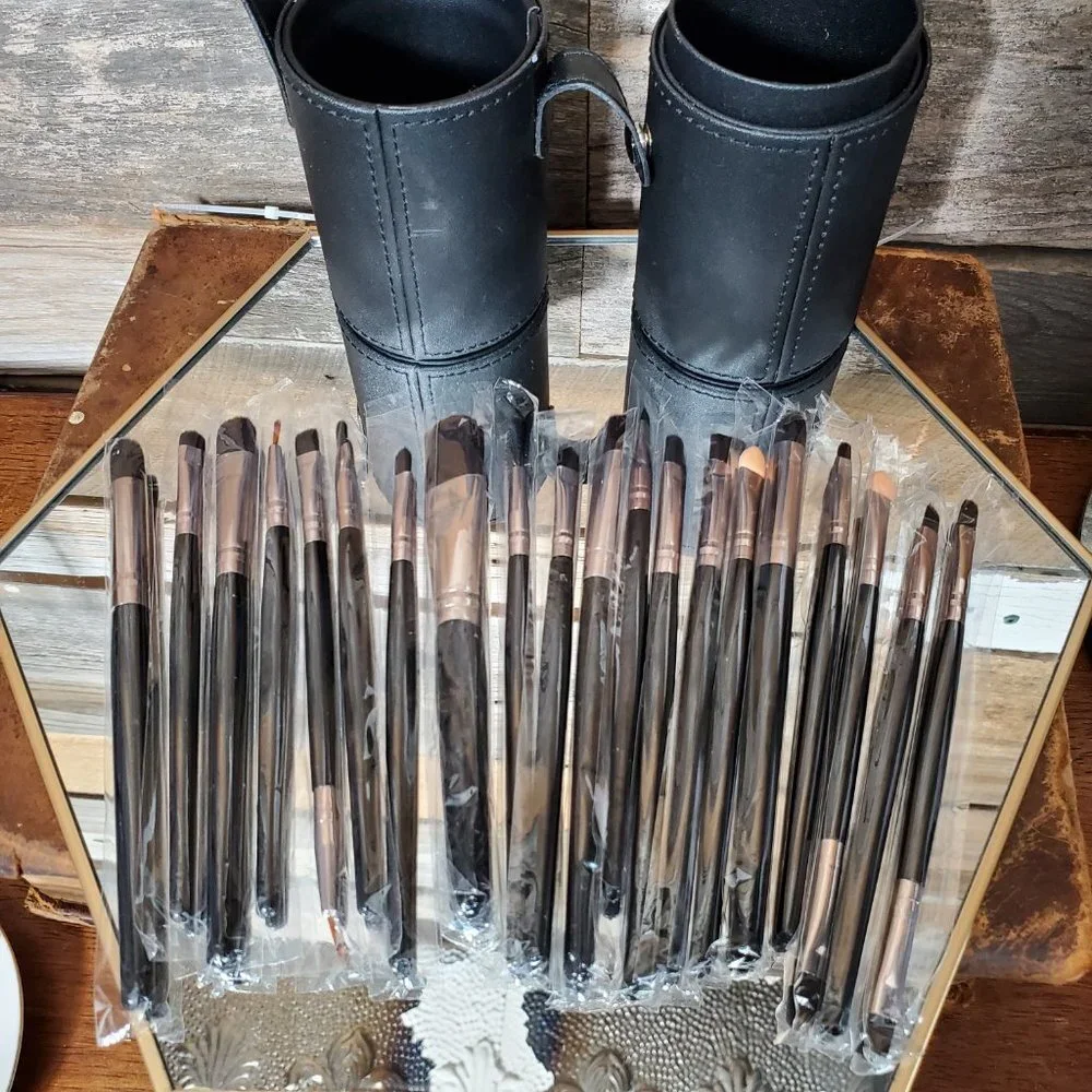 Makeup Brushes - Set of 20 - Black Handles - 6